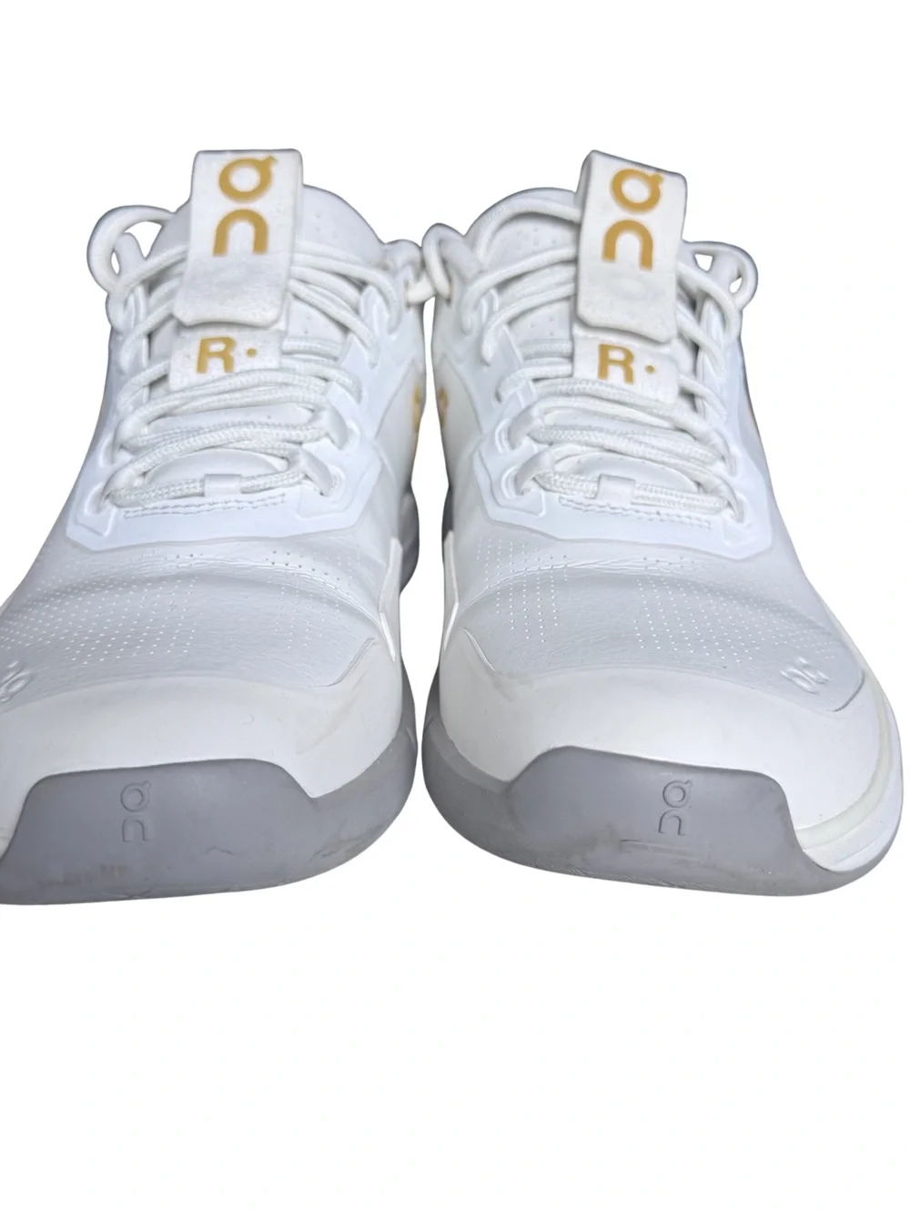 On THE ROGER Pro Ace Tennis Shoes Ivory Fog Gold Men’s Size 9 $220 Sneaker